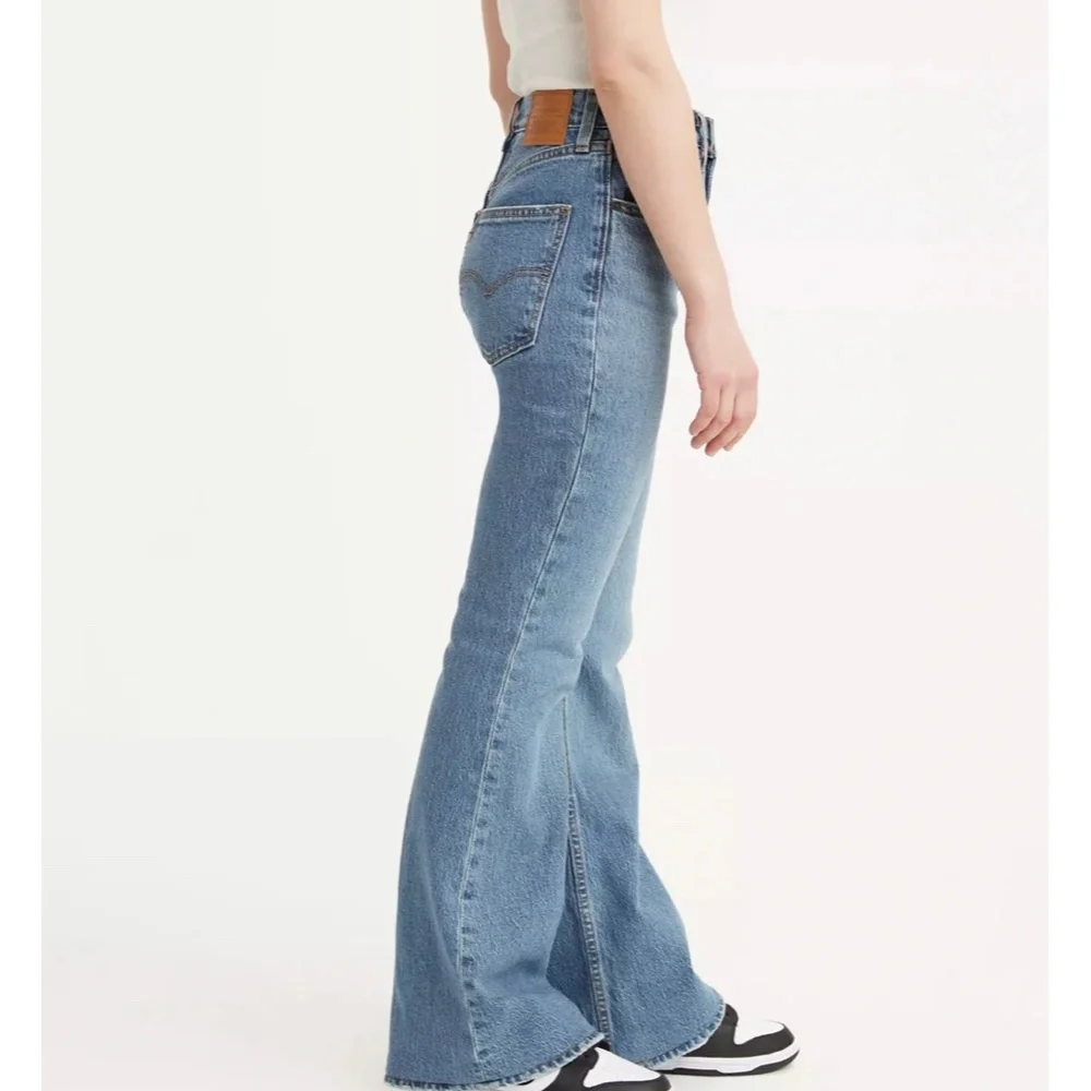 Levi’s Premium 70'S HIGH RISE FLARE WOMEN'S JEANS - Picture 2 of 9